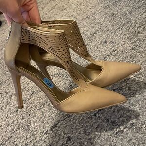 BCBGeneration Taupe Laser Cutout High Heels Pumps Pointed Toe Size 6.5 New